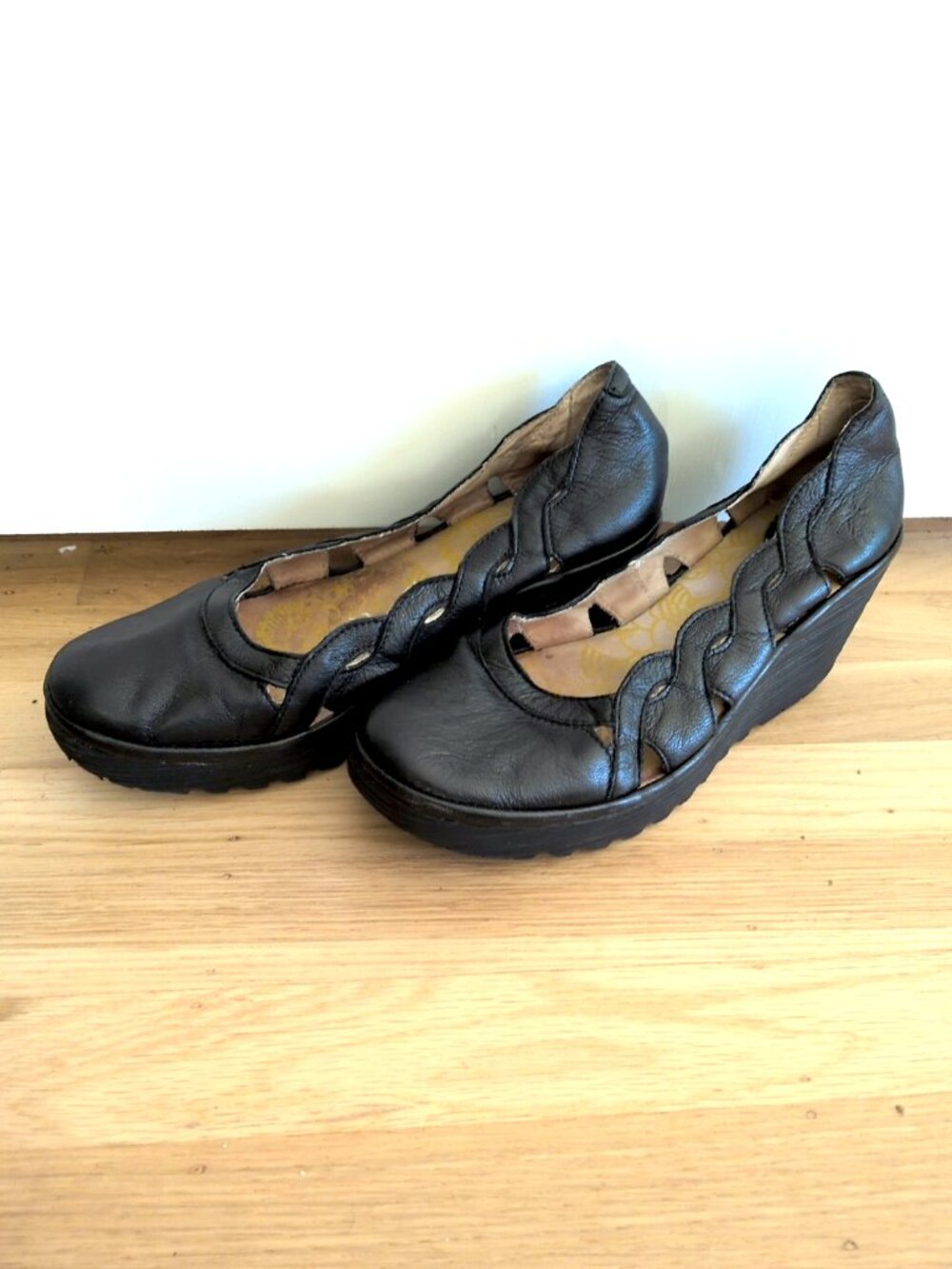 Fly London black leather wedge heels chain weave pattern 41 (9.5) mid heel